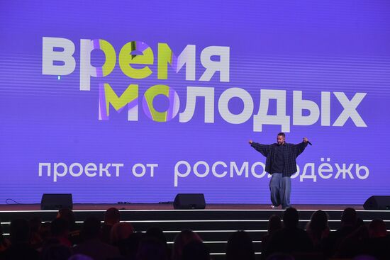 Международная выставка-форум "Россия"
Премия молодежных достижений "Время молодых", павильон №75
Сергей Приказчиков, солист группы "Пицца" Место: Россия, Москва. Автор: Михаил Воскресенский/РИА Новости. Выставка "Россия". Премия молодежных достижений "Время молодых"