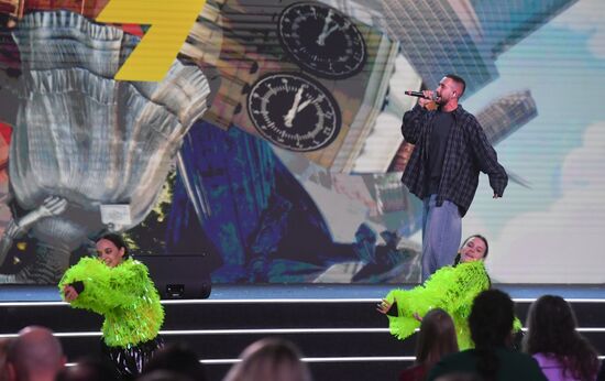 Международная выставка-форум "Россия"
Премия молодежных достижений "Время молодых", павильон №75
Сергей Приказчиков, солист группы "Пицца" Место: Россия, Москва. Автор: Михаил Воскресенский/РИА Новости. Выставка "Россия". Премия молодежных достижений "Время молодых"