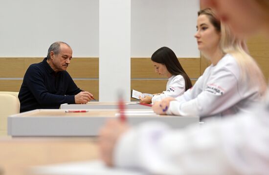 Сбор подписей в поддержку кандидата в президенты РФ В. Путина