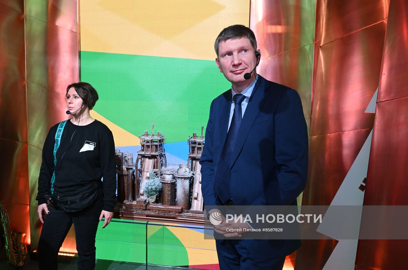 Выставка "Россия". Экскурсия для детей и подростков по выставочному пространству "Почувствуй Россию"