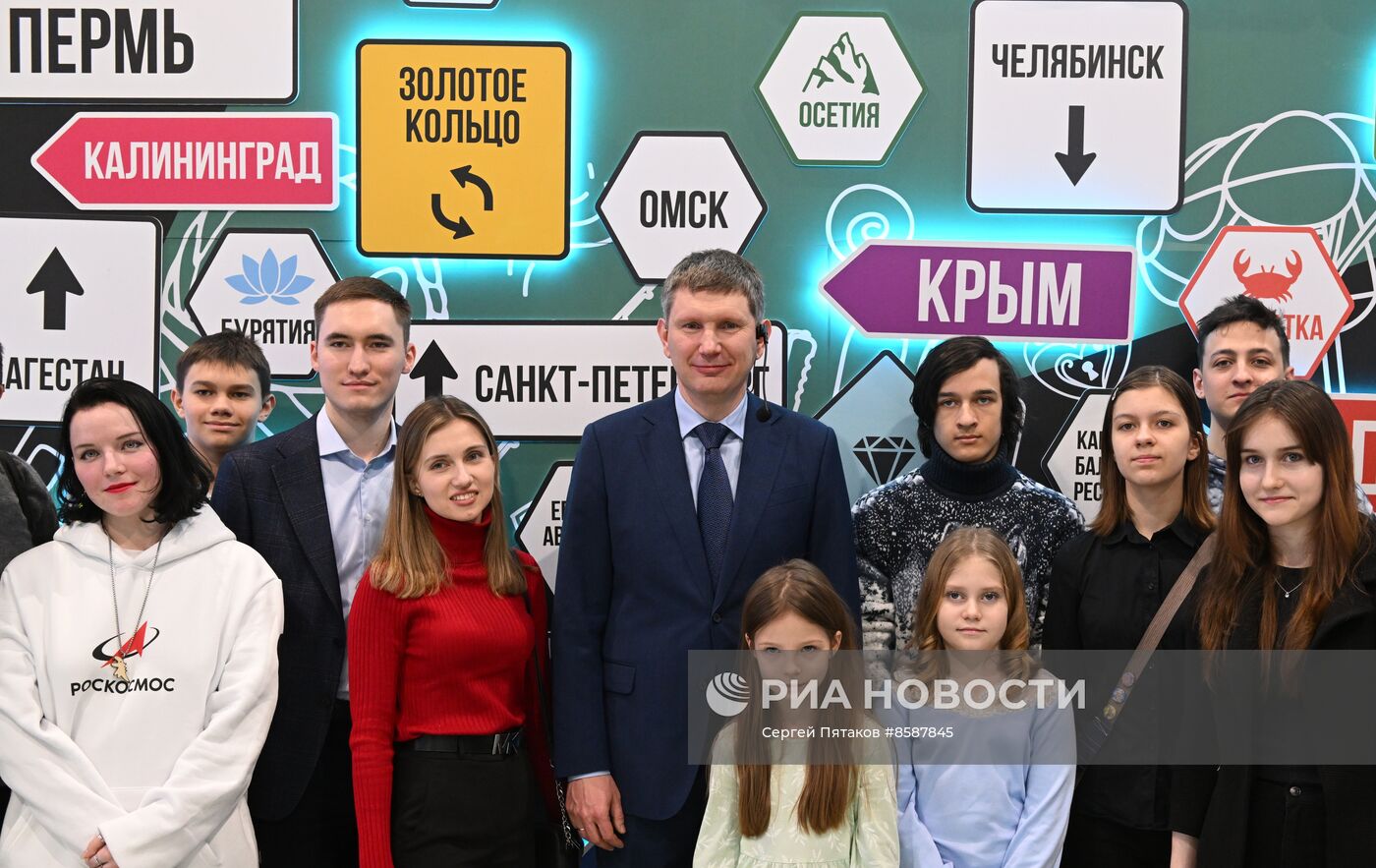 Выставка "Россия". Экскурсия для детей и подростков по выставочному пространству "Почувствуй Россию"