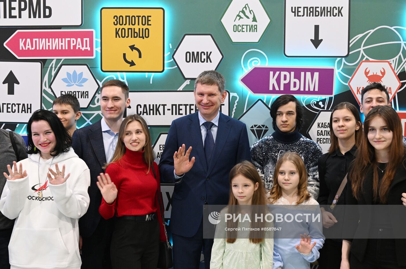 Выставка "Россия". Экскурсия для детей и подростков по выставочному пространству "Почувствуй Россию"