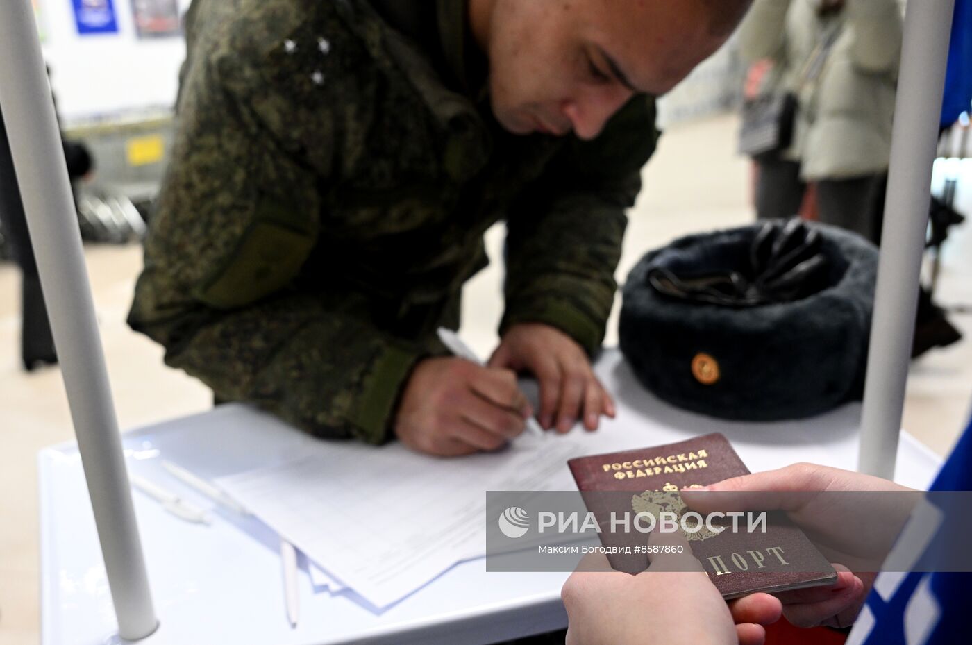 Сбор подписей в поддержку кандидата в президенты РФ В. Путина