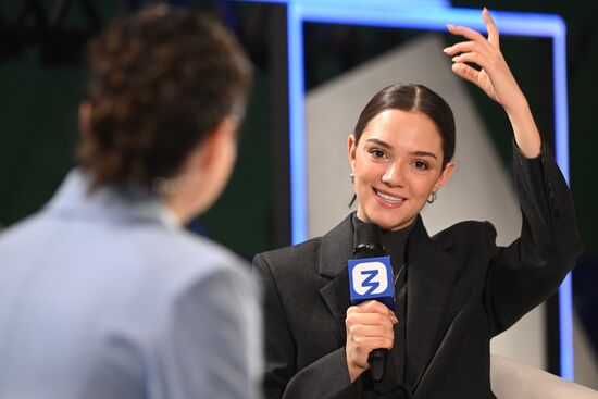 Международная выставка-форум "Россия"
Встреча с фигуристкой Евгенией Медведевой
Павильон № 34 Место: Россия, Москва. Автор: Сергей Пятаков/РИА Новости. Выставка "Россия". Встреча с фигуристкой Евгенией Медведевой