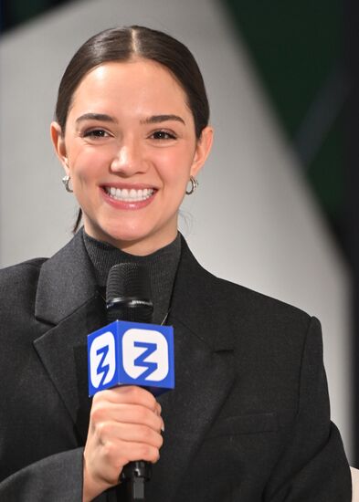 Международная выставка-форум "Россия"
Встреча с фигуристкой Евгенией Медведевой
Павильон № 34 Место: Россия, Москва. Автор: Сергей Пятаков/РИА Новости. Выставка "Россия". Встреча с фигуристкой Евгенией Медведевой