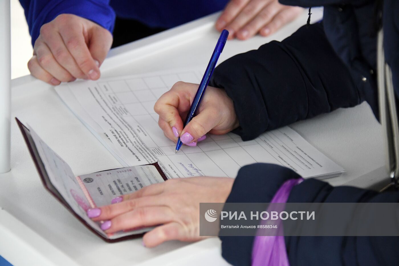 Сбор подписей в поддержку кандидата в президенты РФ Владимира Путина
