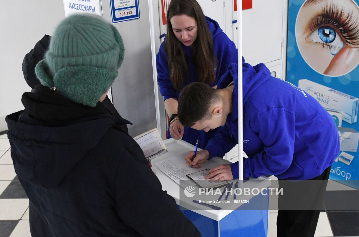 Сбор подписей в поддержку кандидата в президенты РФ Владимира Путина 