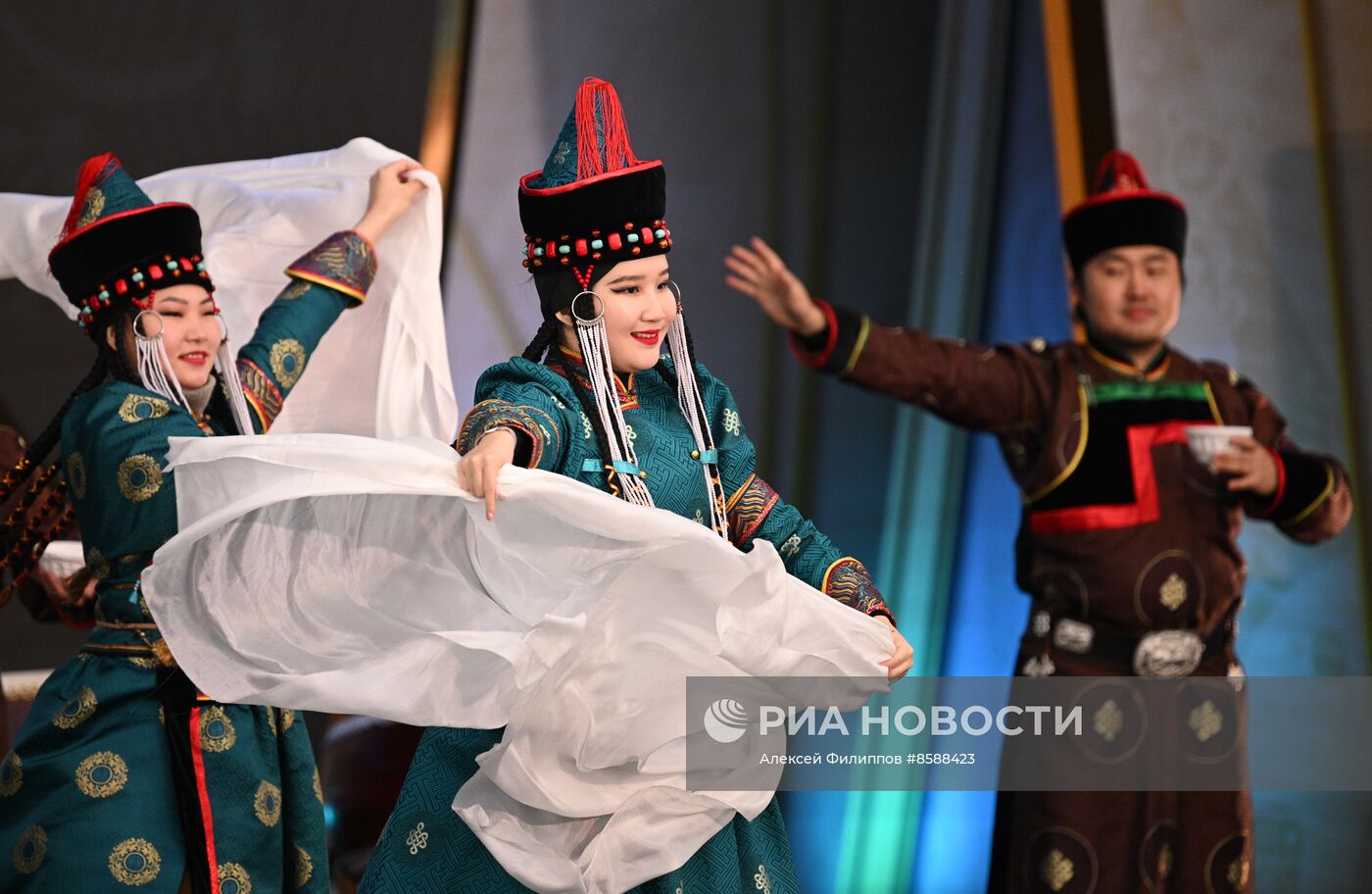 Выставка "Россия". День Деда Мороза: Сагаан Убгэн (Республика Бурятия)