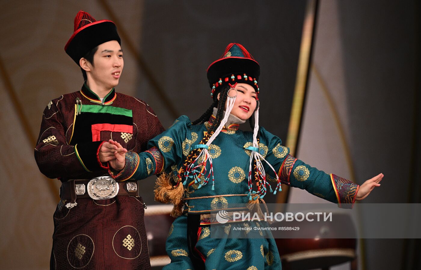 Выставка "Россия". День Деда Мороза: Сагаан Убгэн (Республика Бурятия)