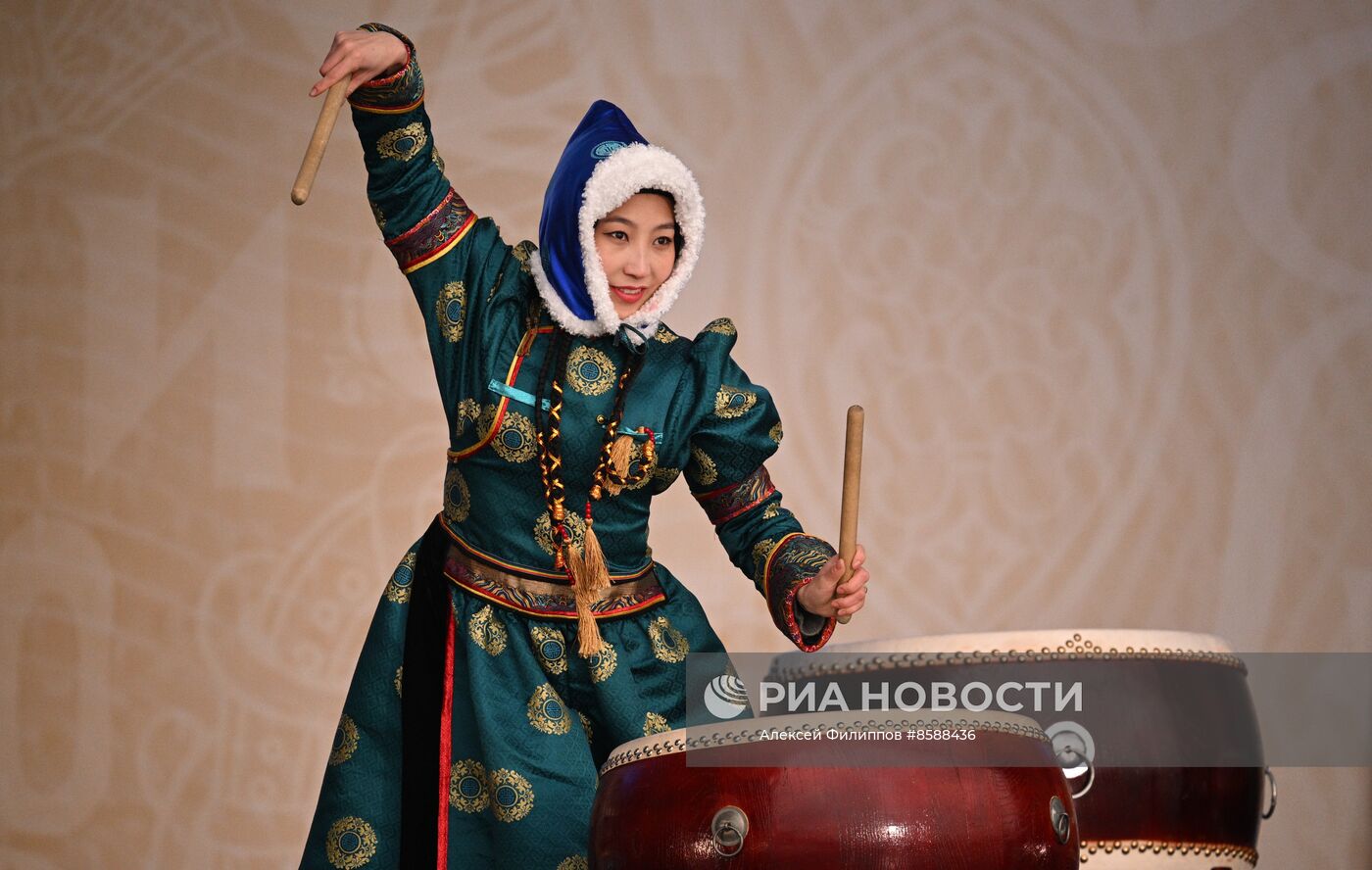 Выставка "Россия". День Деда Мороза: Сагаан Убгэн (Республика Бурятия)