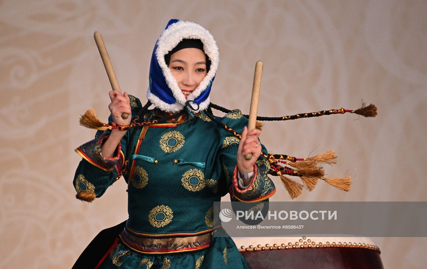 Выставка "Россия". День Деда Мороза: Сагаан Убгэн (Республика Бурятия)