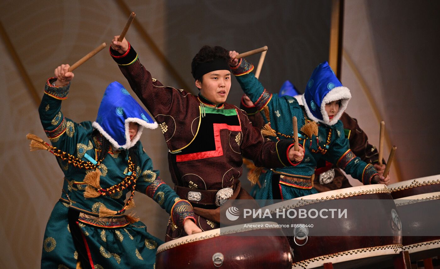 Выставка "Россия". День Деда Мороза: Сагаан Убгэн (Республика Бурятия)