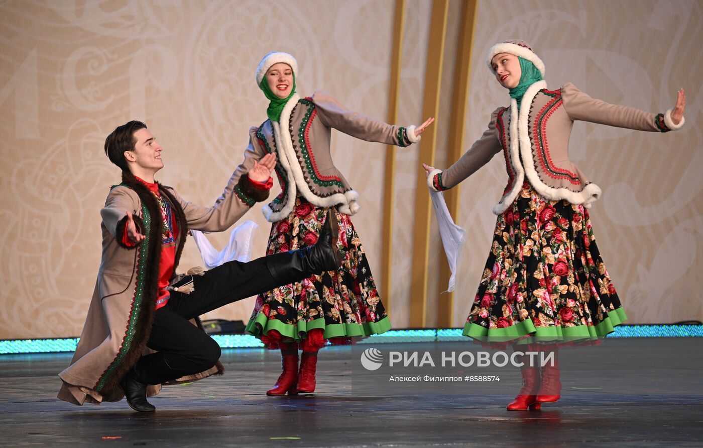 Выставка "Россия". День Деда Мороза: Сагаан Убгэн (Республика Бурятия)