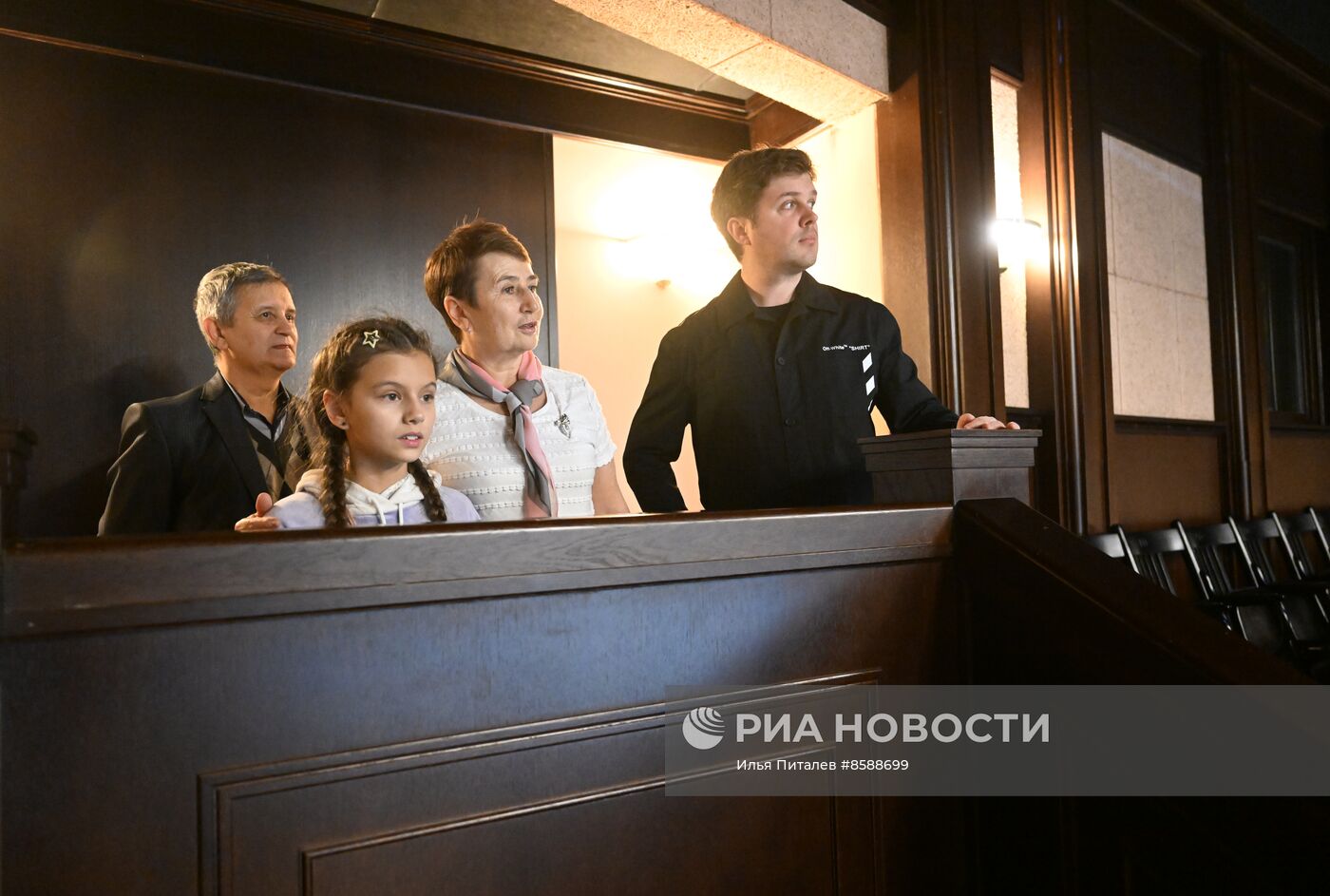 Выставка "Россия". Семья миллионного гостя выставки "Россия" посетила Большой театр