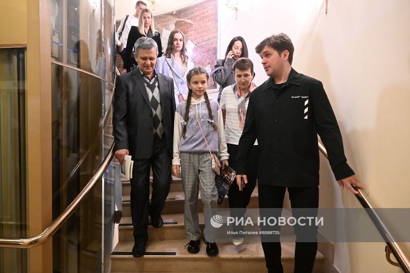 Выставка "Россия". Семья миллионного гостя выставки "Россия" посетила Большой театр