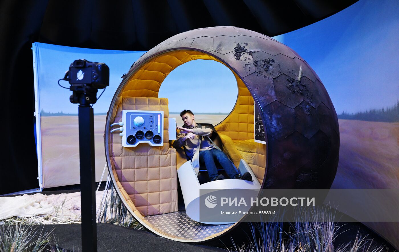 Работа выставки "Россия"