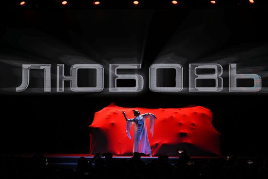 Международная выставка-форум "Россия"
Поэтический спектакль "Вера, Надежда, Любовь"
Павильон №75 Место: Россия, Москва. Автор: Максим Блинов/РИА Новости. Выставка "Россия". Поэтический спектакль "Вера, Надежда, Любовь"