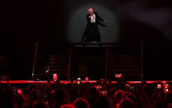 Международная выставка-форум "Россия"
Поэтический спектакль "Вера, Надежда, Любовь", SHAMAN (Ярослав Дронов), певец
Павильон №75 Место: Россия, Москва. Автор: Максим Блинов/РИА Новости. Выставка "Россия". Поэтический спектакль "Вера, Надежда, Любовь"