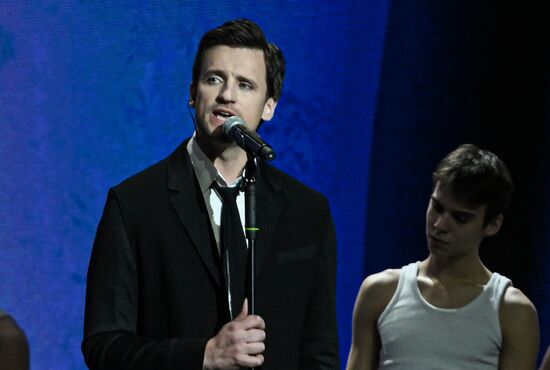 Международная выставка-форум "Россия"
Поэтический спектакль "Вера, Надежда, Любовь", Дмитрий Колдун, певец
Павильон №75 Место: Россия, Москва. Автор: Максим Блинов/РИА Новости. Выставка "Россия". Поэтический спектакль "Вера, Надежда, Любовь"