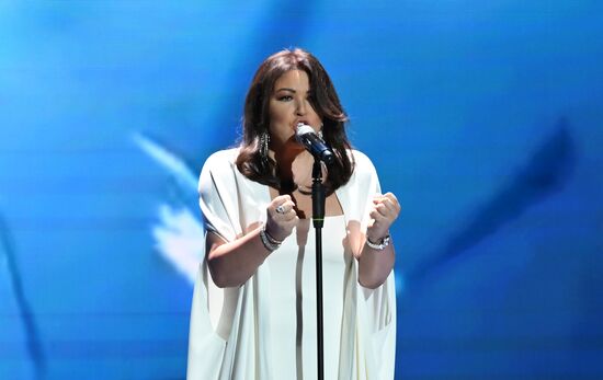 Международная выставка-форум "Россия"
Поэтический спектакль "Вера, Надежда, Любовь", Ирина Дубцова, певица
Павильон №75 Место: Россия, Москва. Автор: Максим Блинов/РИА Новости. Выставка "Россия". Поэтический спектакль "Вера, Надежда, Любовь"