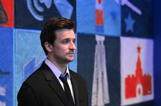 Международная выставка-форум "Россия"
Поэтический спектакль "Вера, Надежда, Любовь", Дмитрий Колдун, певец
Павильон №75 Место: Россия, Москва. Автор: Максим Блинов/РИА Новости. Выставка "Россия". Поэтический спектакль "Вера, Надежда, Любовь"