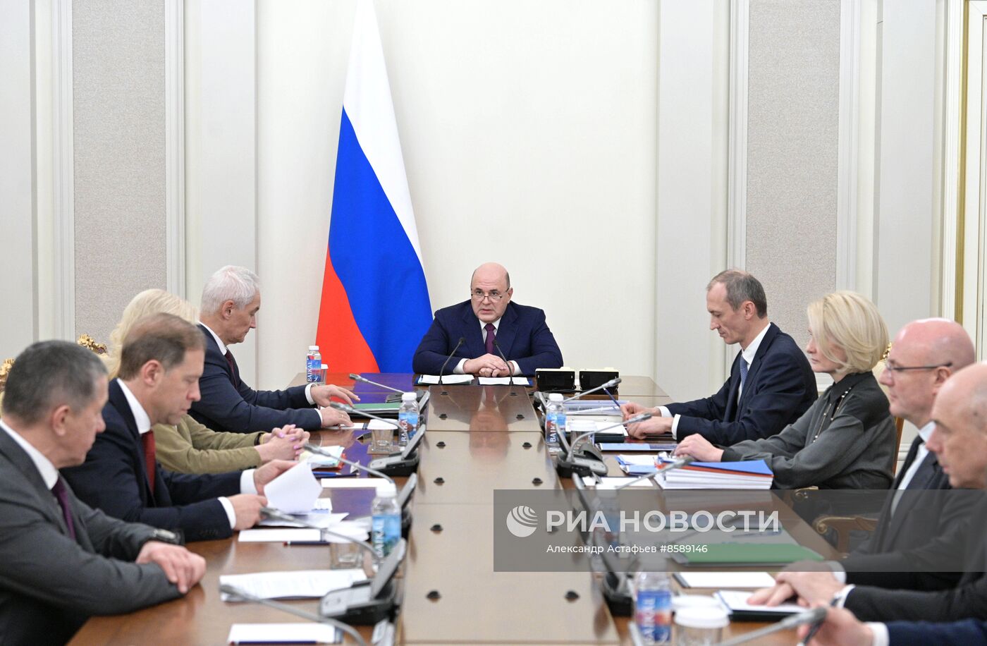Премьер-министр РФ М. Мишустин провел совещание c вице-премьерами РФ