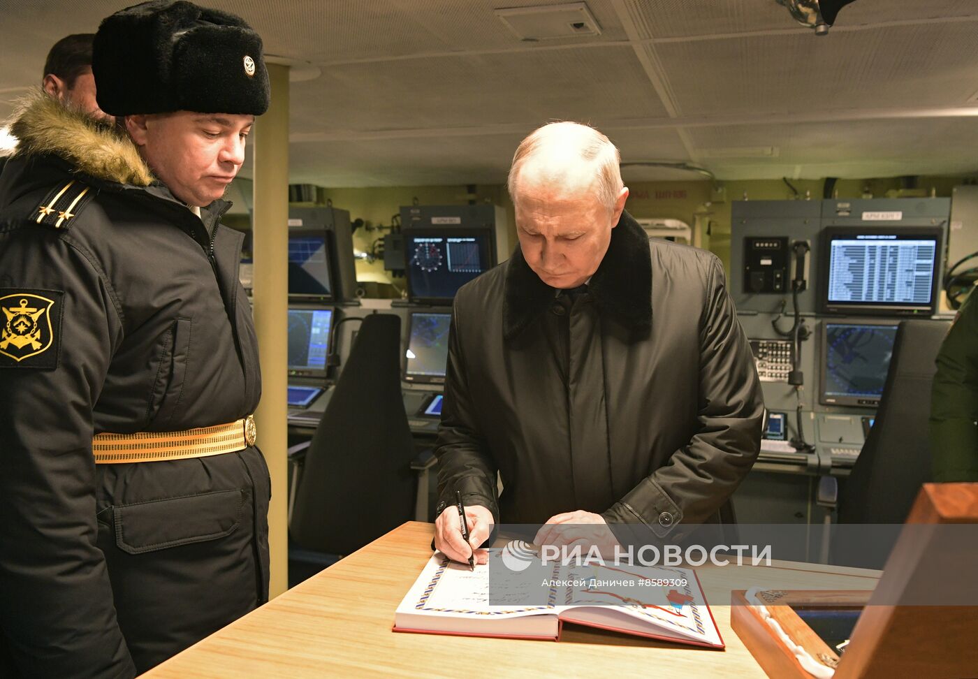 Рабочая поездка президента РФ В. Путина в Санкт-Петербург