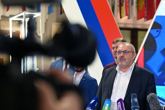 Б. Надеждин подал документы в ЦИК в качестве кандидата на пост президента РФ 
