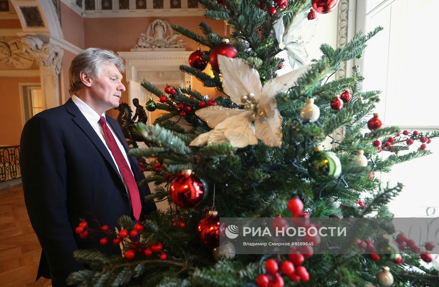 Лидеры СНГ посетили дворцы Павловска, Царского Села и Петергофа