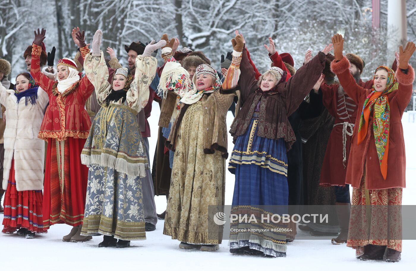 Лидеры СНГ посетили дворцы Павловска, Царского Села и Петергофа