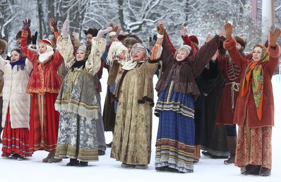 Лидеры СНГ посетили дворцы Павловска, Царского Села и Петергофа