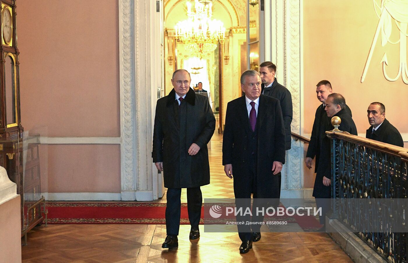 Лидеры СНГ посетили дворцы Павловска, Царского Села и Петергофа