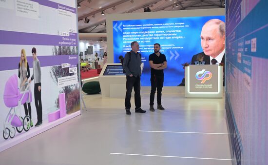 Международная выставка-форум "Россия"
Место: Россия, Москва. Автор: Алексей Никольский/РИА Новости. Работа выставки "Россия"