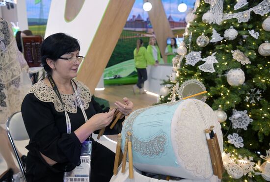 Международная выставка-форум "Россия"
Место: Россия, Москва. Автор: Алексей Никольский/РИА Новости. Работа выставки "Россия"