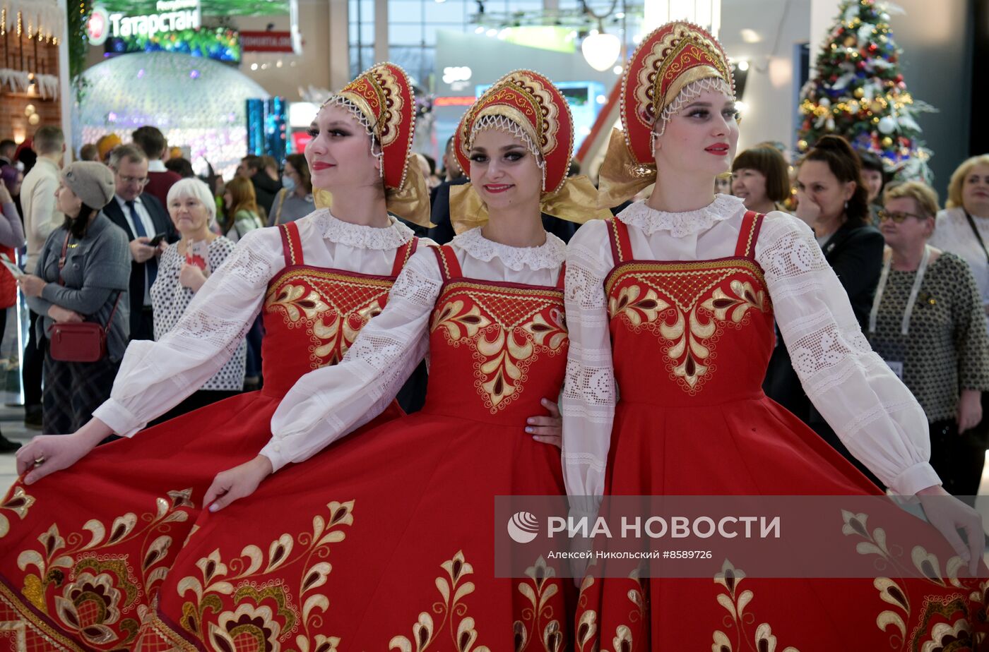 Работа выставки "Россия"