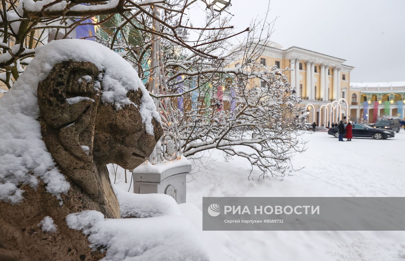 Лидеры СНГ посетили дворцы Павловска, Царского Села и Петергофа