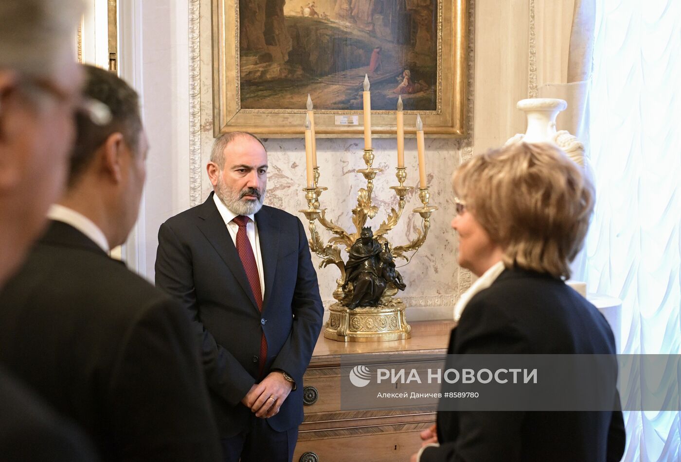 Лидеры СНГ посетили дворцы Павловска, Царского Села и Петергофа