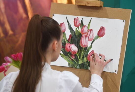 Международная выставка-форум "Россия"
Павильон D "Наша культура"
Место: Россия, Москва. Автор: Михаил Воскресенский/РИА Новости. Работа выставки "Россия"