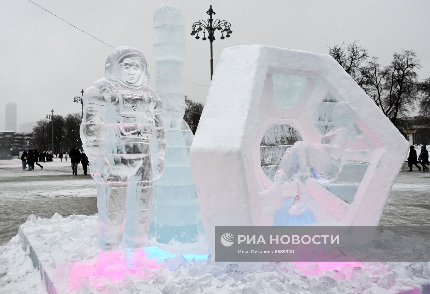 Выставка "Россия".  Открытие экспозиции ледяных скульптур