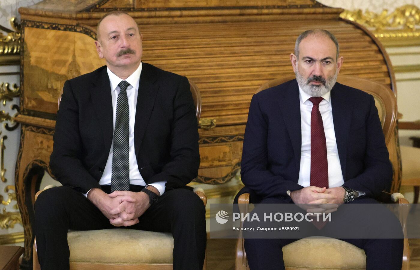 Лидеры СНГ посетили дворцы Павловска, Царского Села и Петергофа