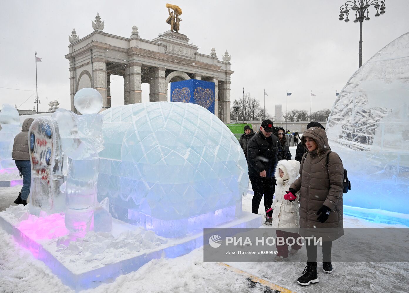 Выставка "Россия".  Открытие экспозиции ледяных скульптур