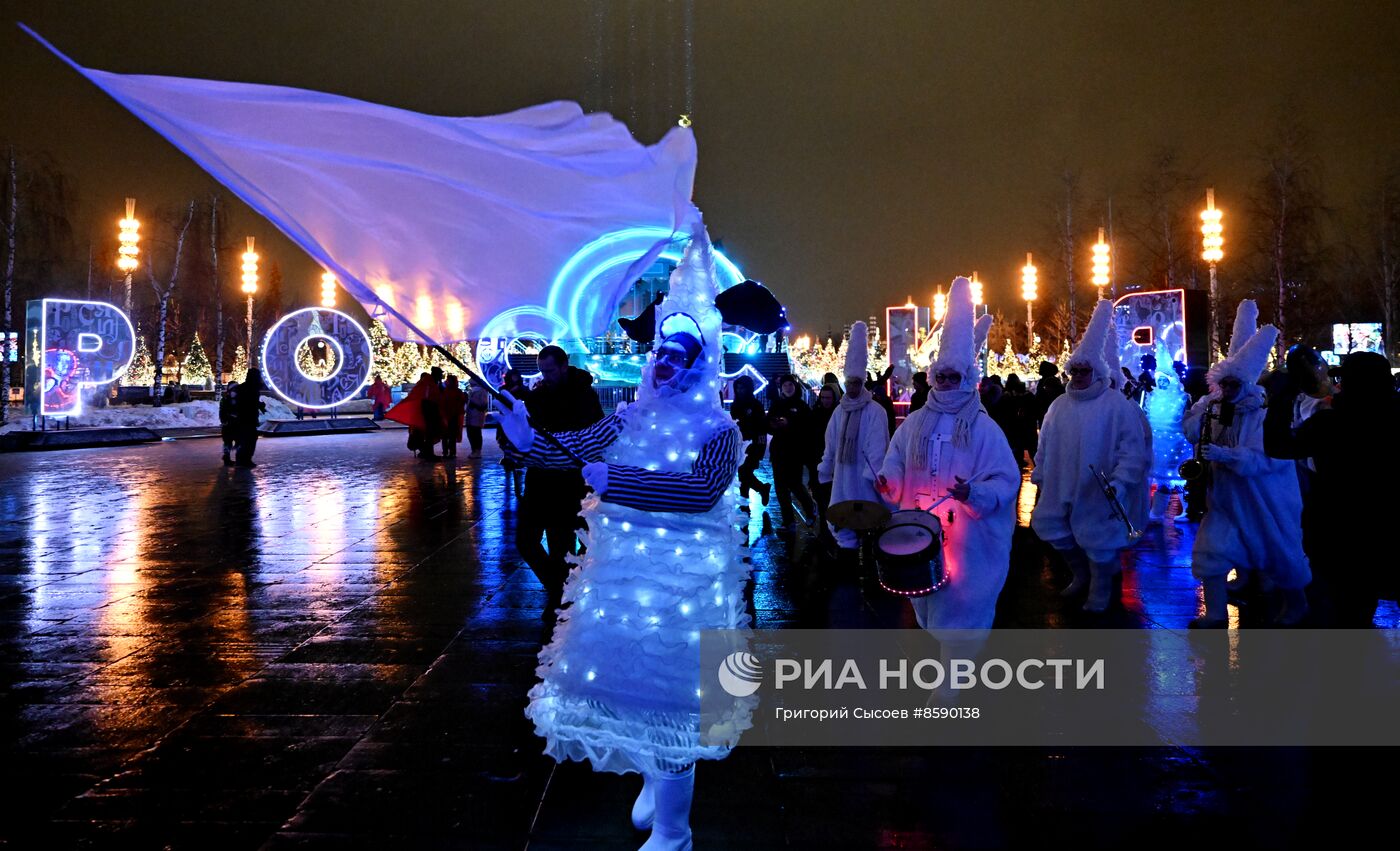 Выставка "Россия". Парад Дедов Морозов