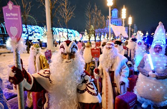 Выставка "Россия". Парад Дедов Морозов