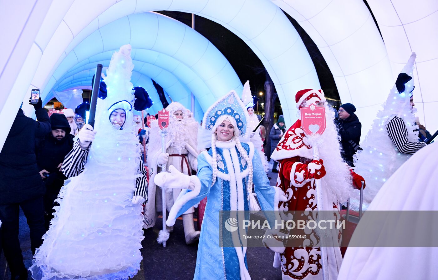 Выставка "Россия". Парад Дедов Морозов