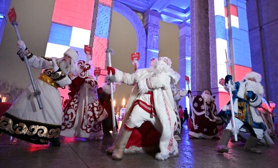 Выставка "Россия". Парад Дедов Морозов