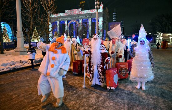 Выставка "Россия". Парад Дедов Морозов