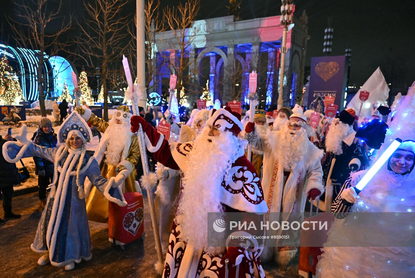 Выставка "Россия". Парад Дедов Морозов