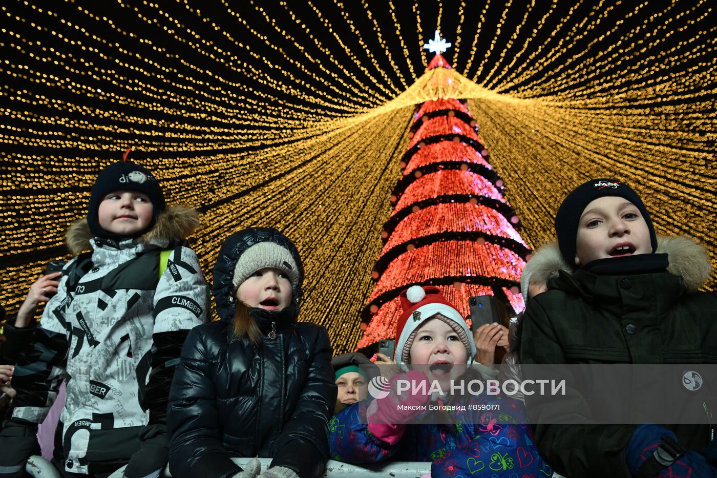 Торжественное зажжение огней главной елки Казани