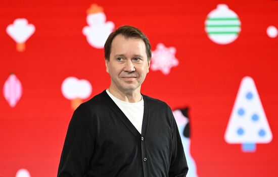 Международная выставка-форум "Россия"
Открытие Дня Региона - презентация Московской области, павильон №75
Евгений Миронов, художественный руководитель Театра Наций
Место: Россия, Москва. Автор: Кристина Кормилицына/РИА Новости. Выставка "Россия". Московская область. День региона