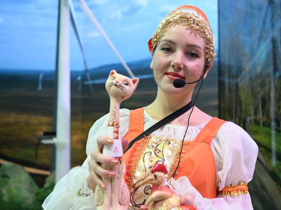 Международная выставка-форум "Россия"
Стенд Ставрополья, павильон №75
Место: Россия, Москва. Автор: Кристина Кормилицына/РИА Новости. Работа выставки "Россия"